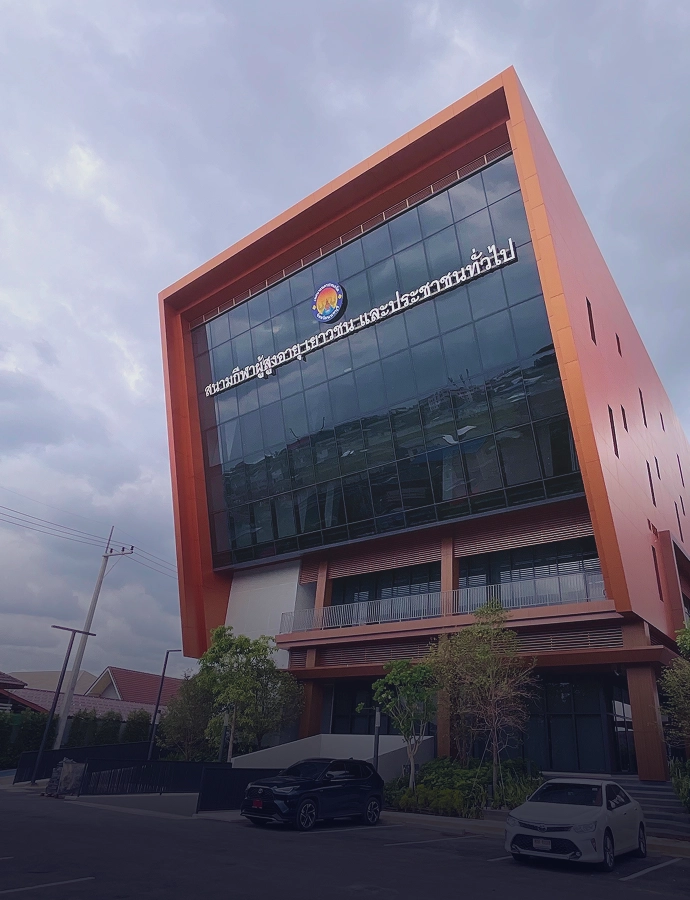 ก่อสร้างสนามกีฬาสำหรับผู้สูงอายุเยาวชนและประชาชนทั่วไป